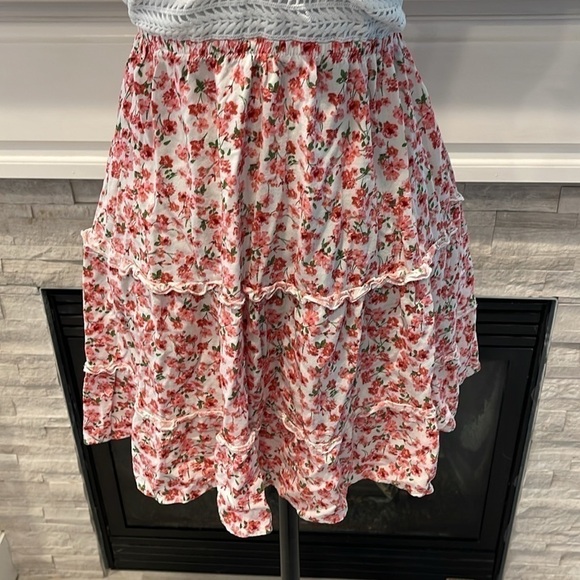 Justify Flirty Floral Mini Dress Size Medium - Picture 4 of 7